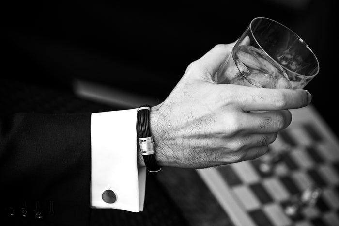 How to wear cufflinks, with elegance and style.